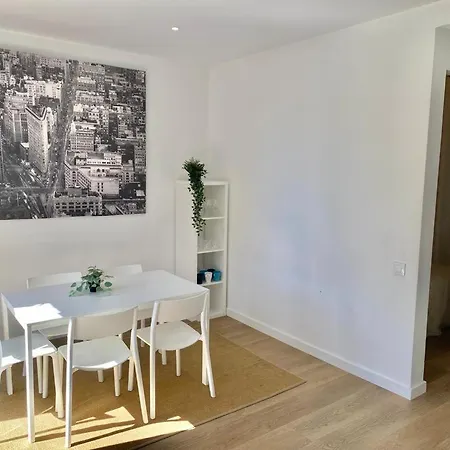 2 Bdr Eixample アパート バルセロナ